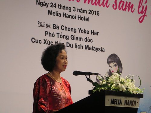 Phó Tổng Giám đốc Cục Xúc tiến Du lịch Malaysia Chong Yoke Har phát biểu tại hội thảo